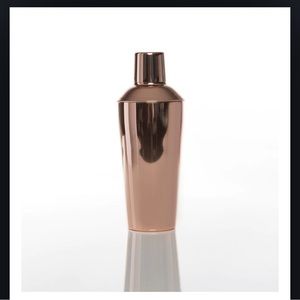 Brouk & Co. Shake ‘em up cocktail shaker in copper